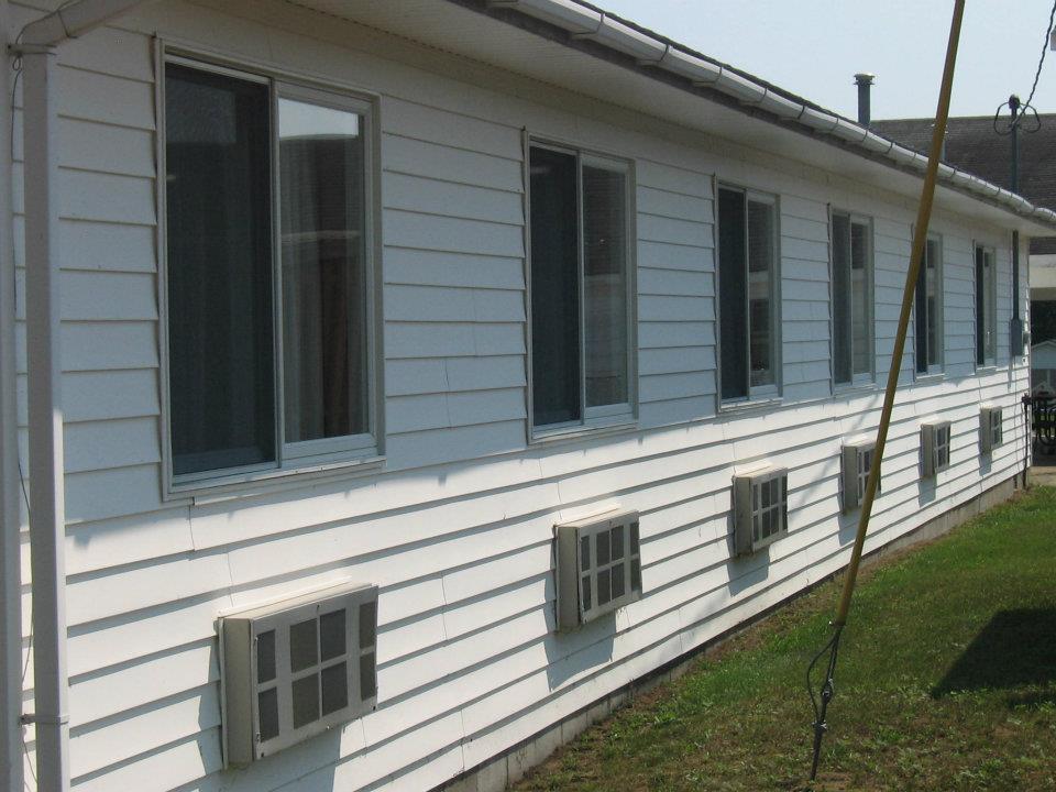 Chapel Hill Motel Brevort Exterior photo